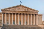 Fronton de l'assemblé nationale en France, le palais bourbon / photo Wikimédia