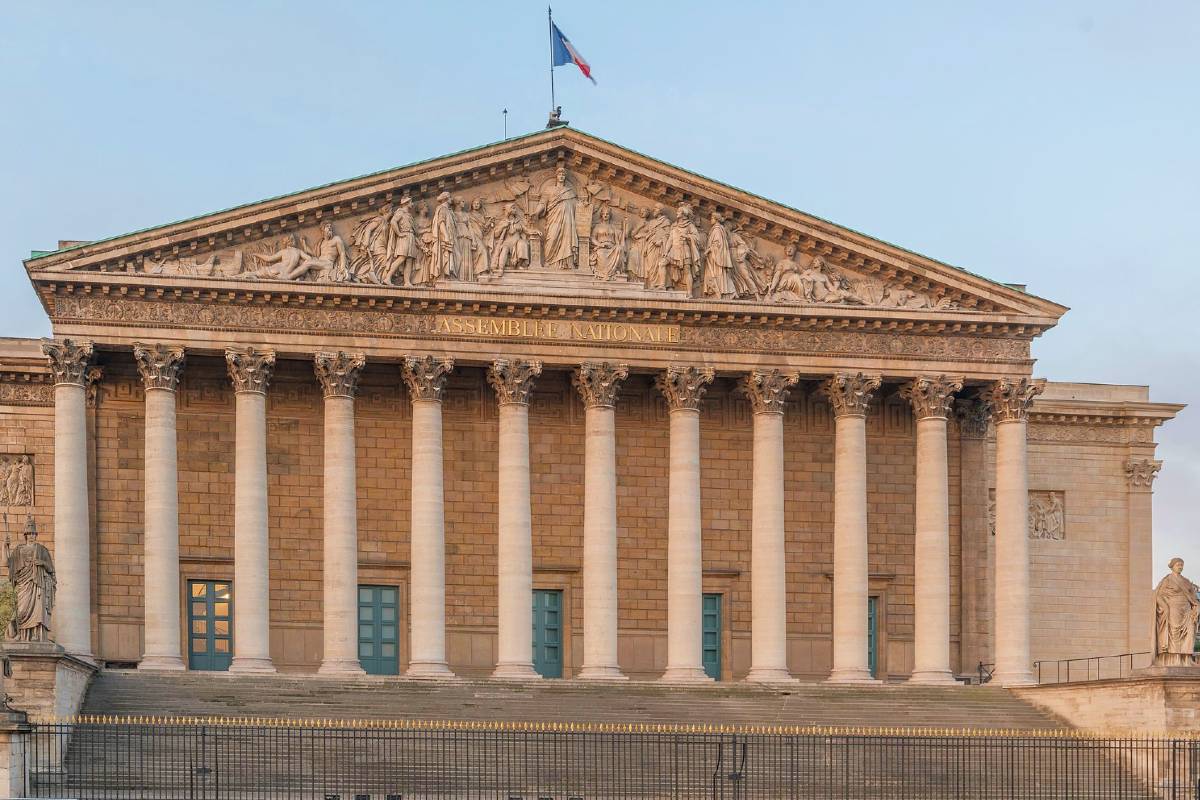 Fronton de l'assemblé nationale en France, le palais bourbon / photo Wikimédia